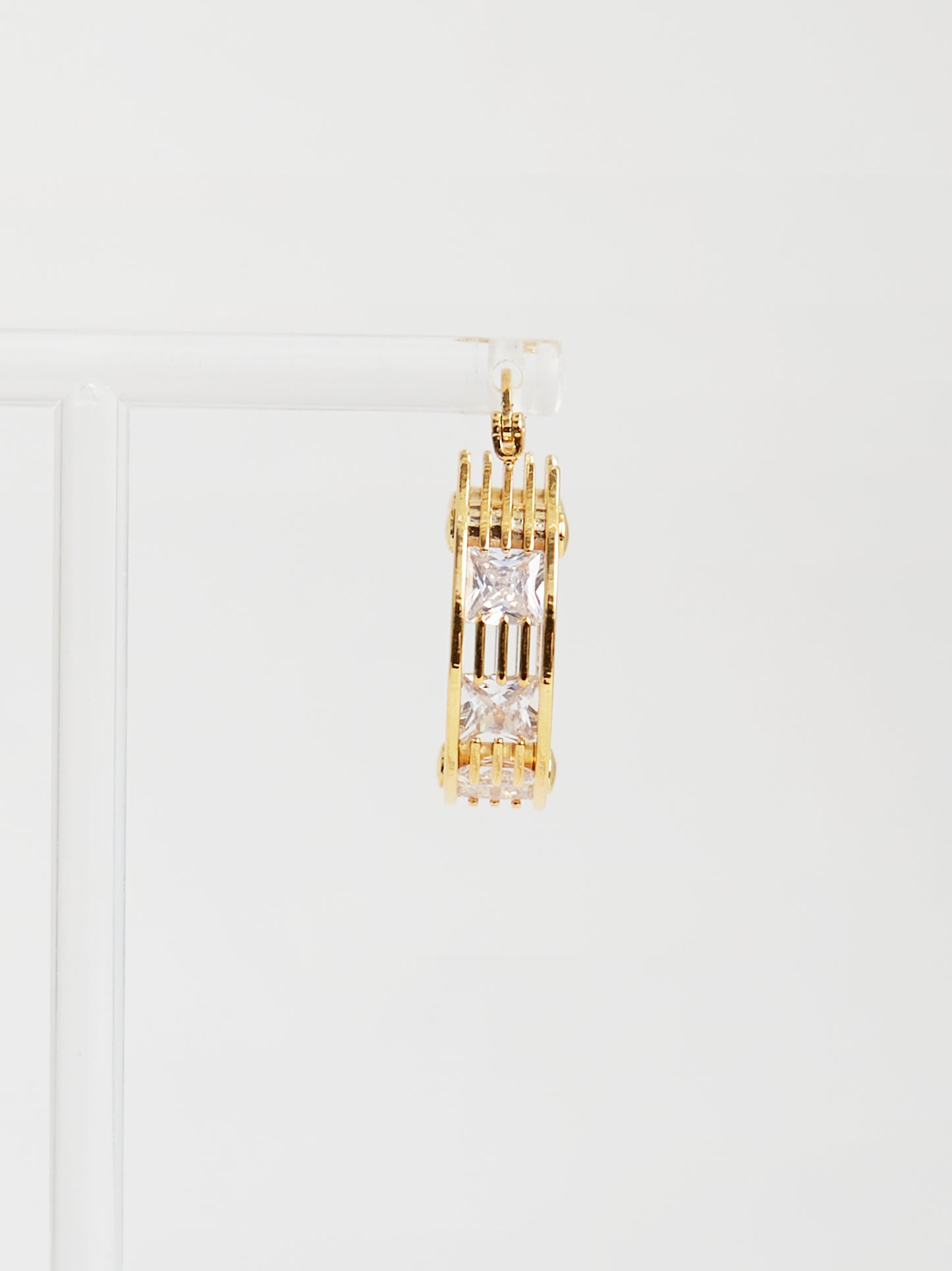 Huggie Hoop Earrings (Gold)