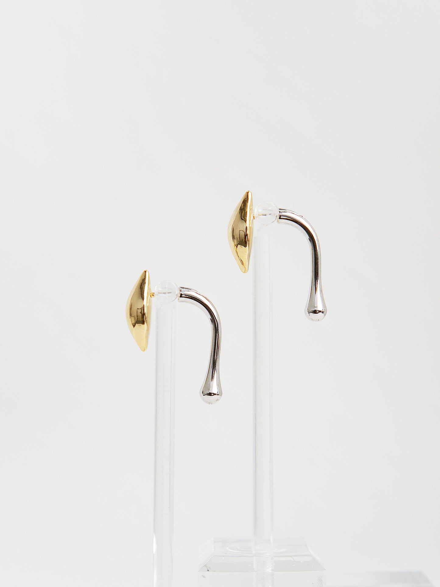 Leaf Stud Earrings (Gold)