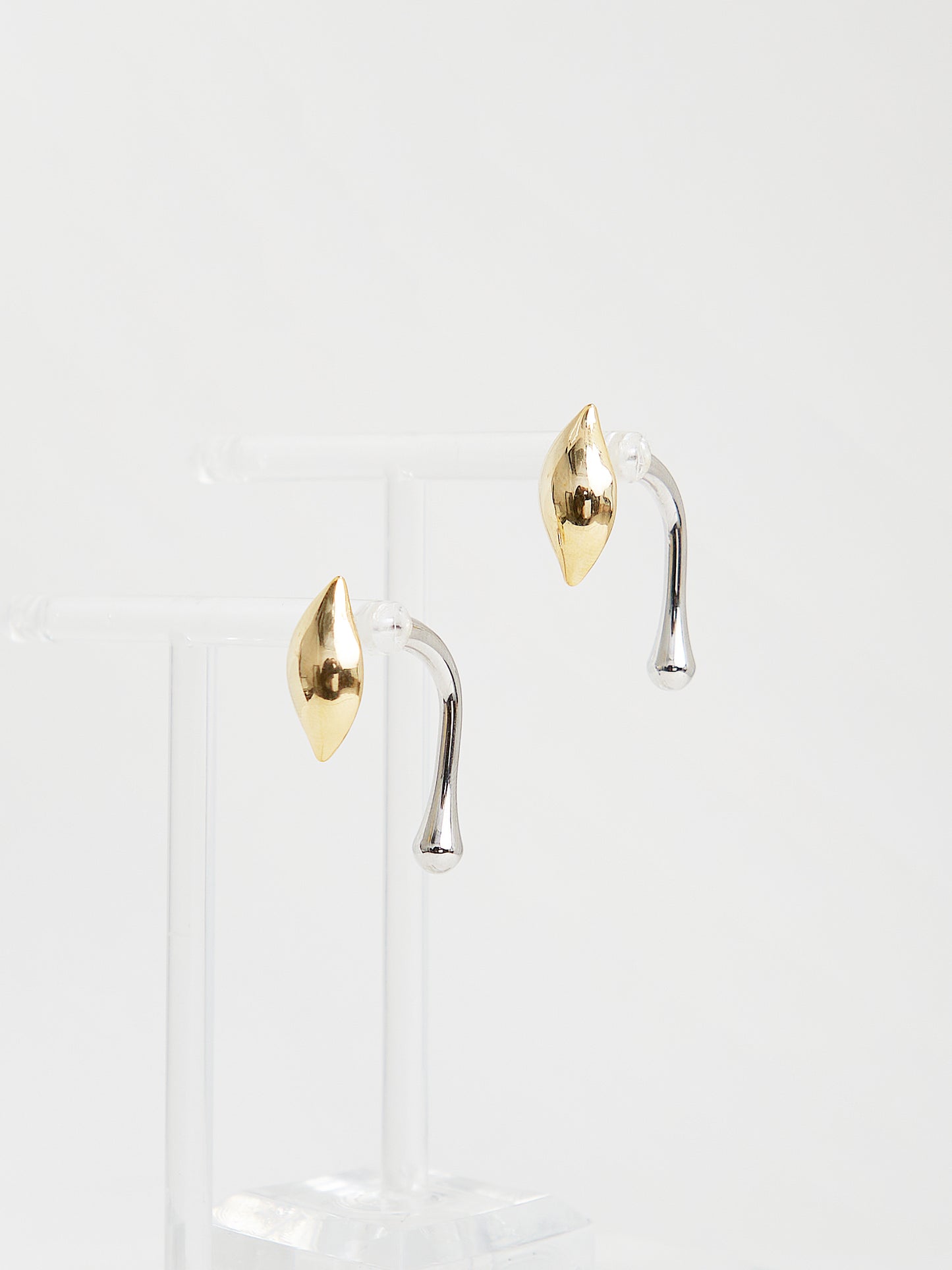 Leaf Stud Earrings (Gold)
