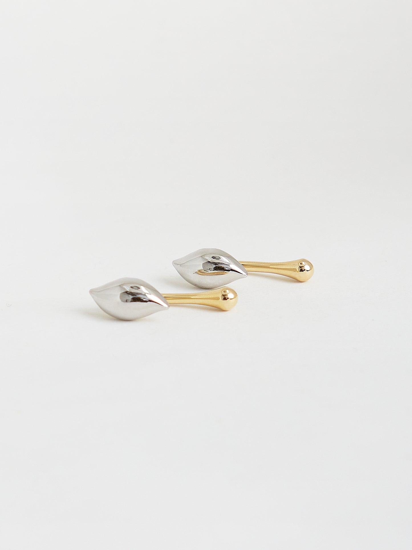 Leaf Stud Earrings (Silver)