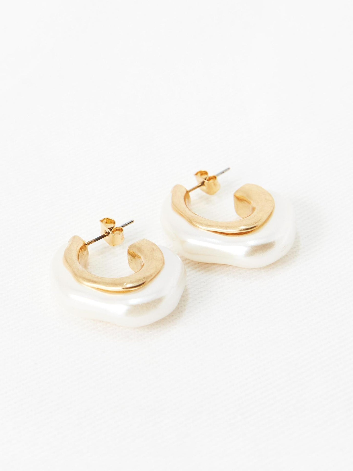 Soft Pearl Earrings