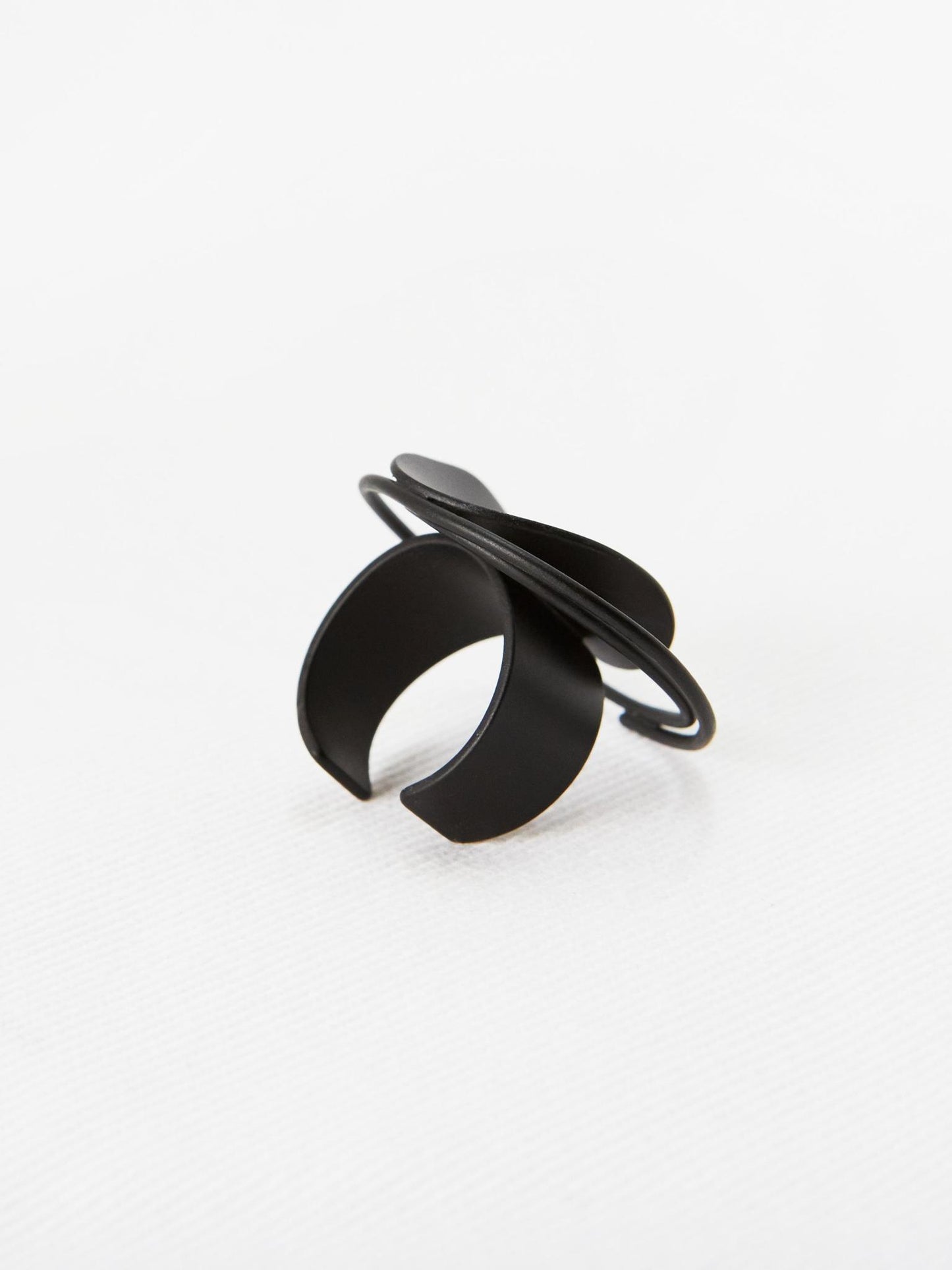 Circle Illusion Ring