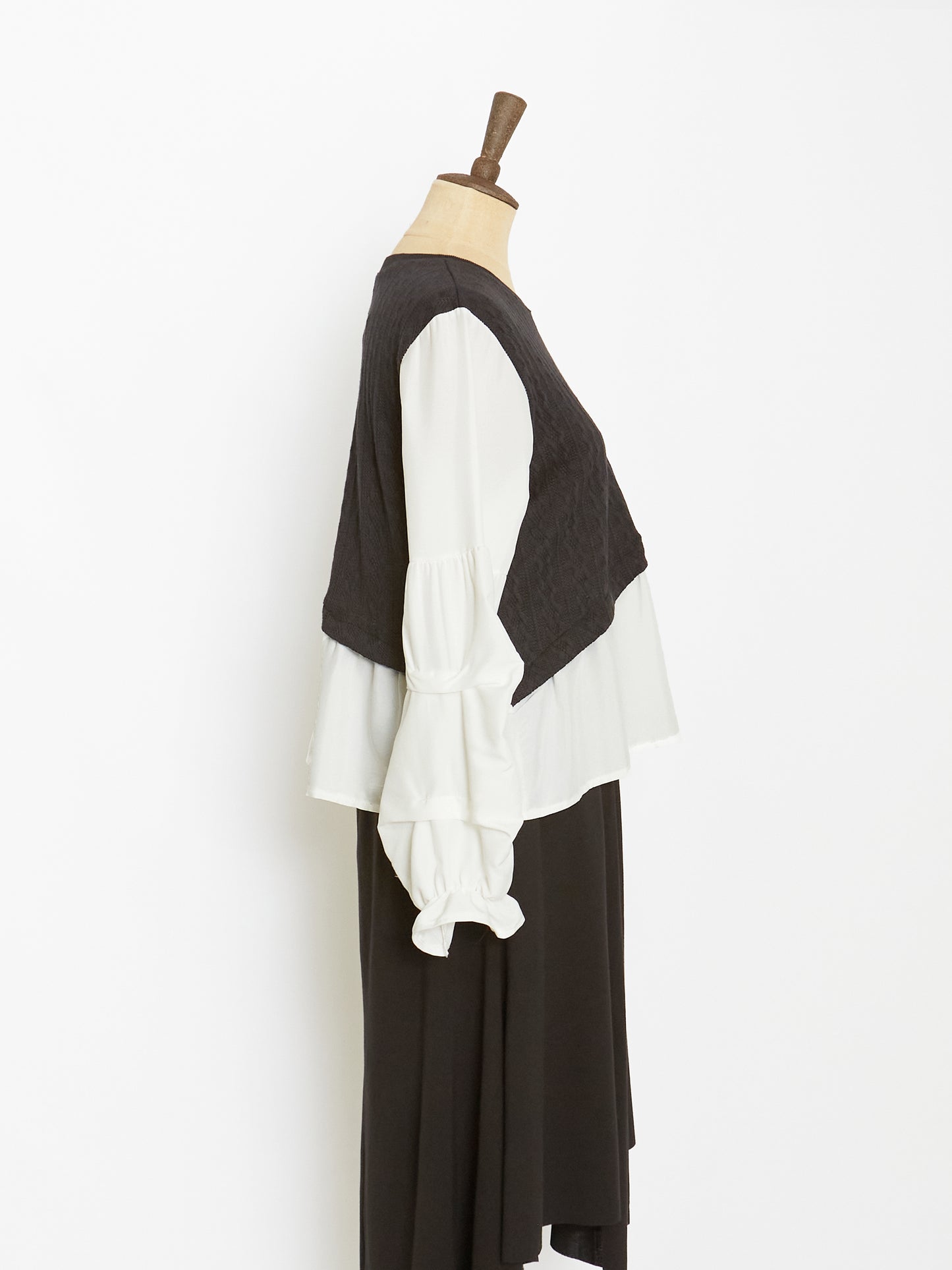 AQFW22T12WHT