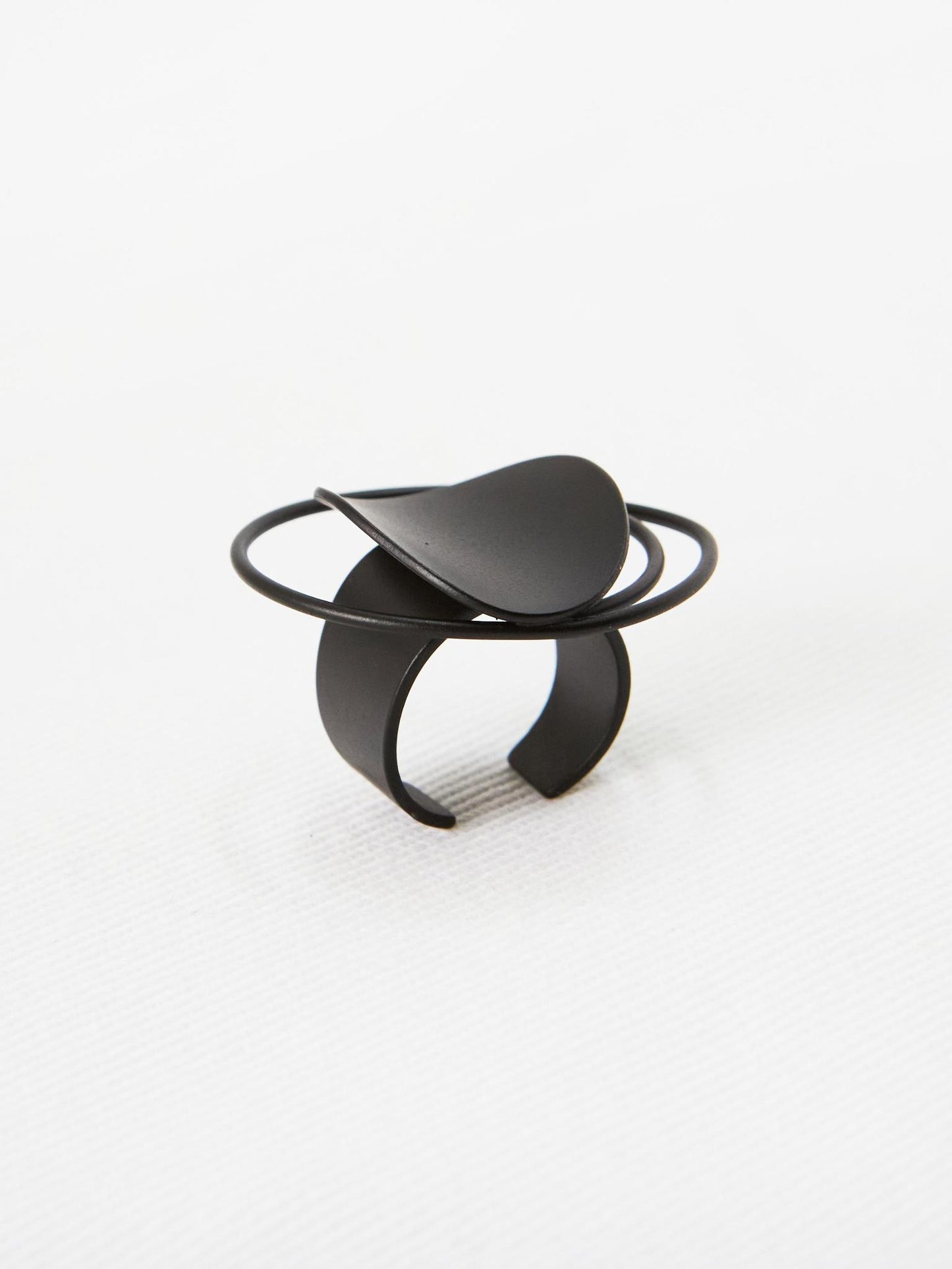 Circle Illusion Ring