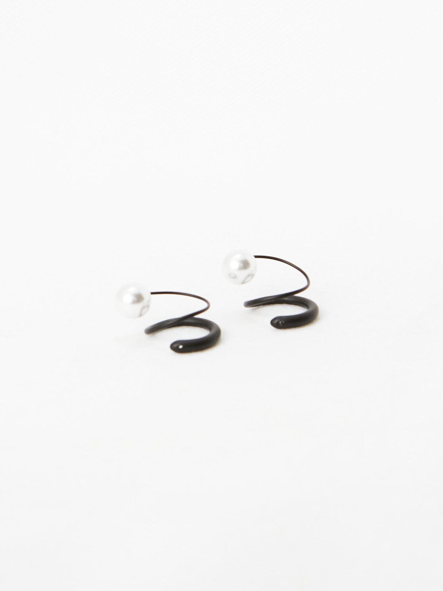 Slinky Pearl Earrings