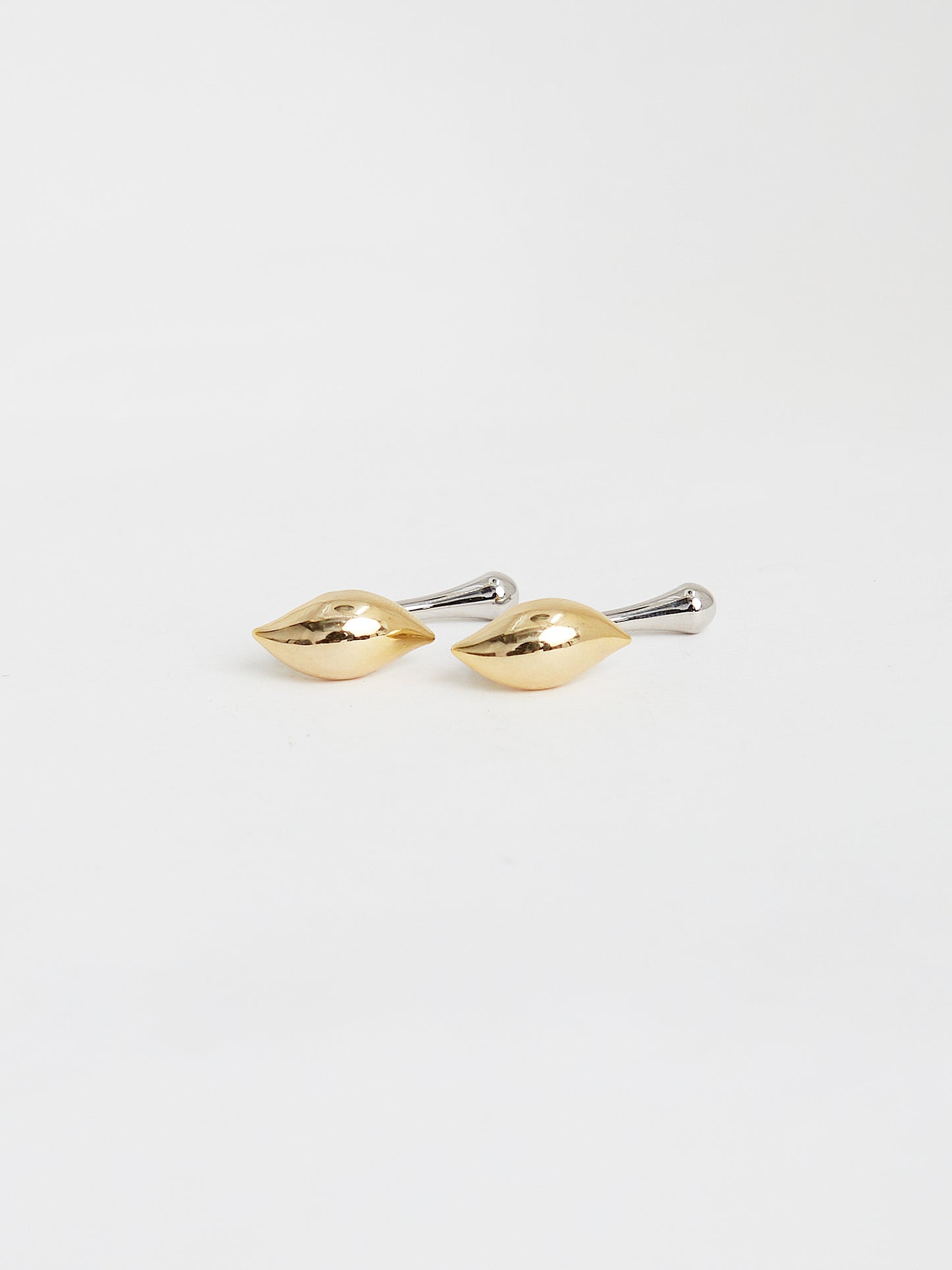Leaf Stud Earrings (Gold)