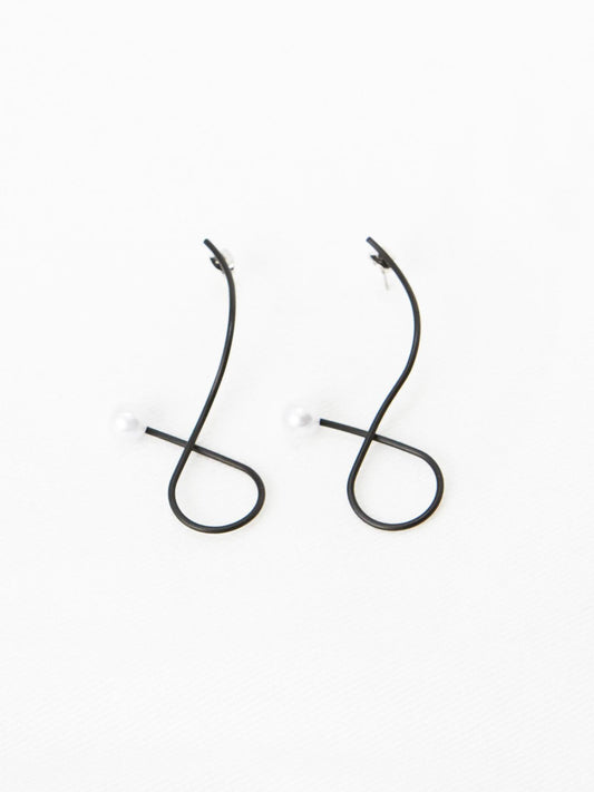 Contrast Pearl Earrings