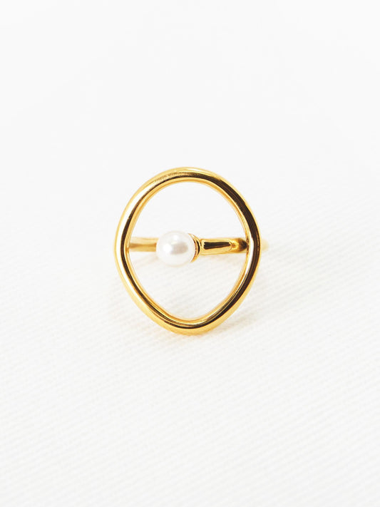 Abstract Pearl Ring