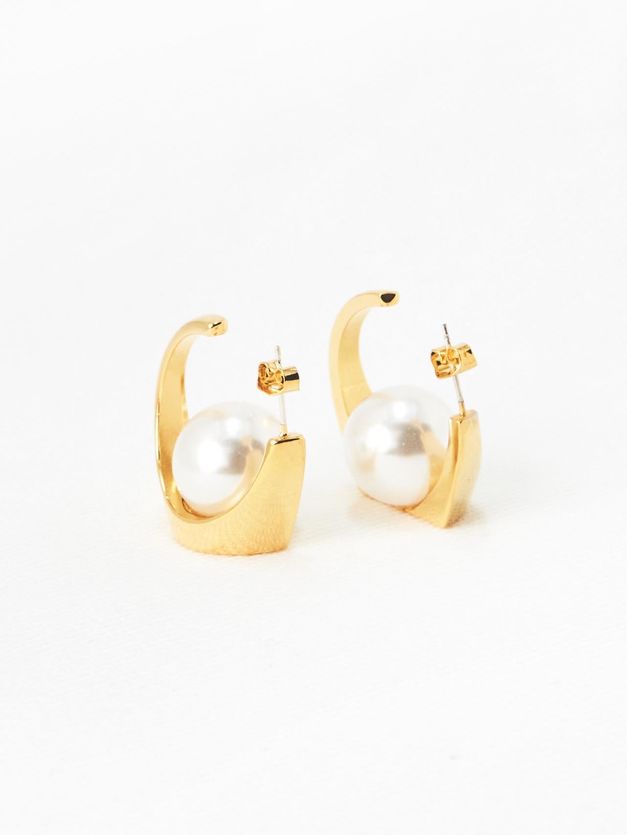 Boat Pearl Earring