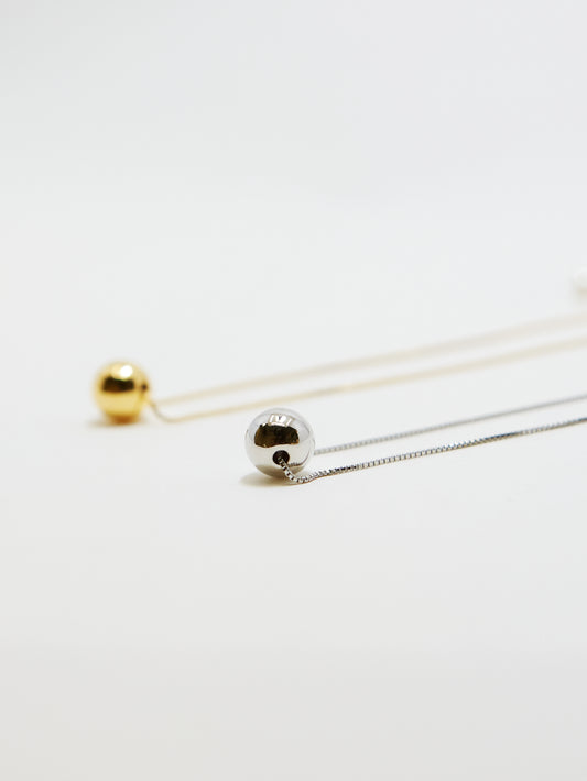 Simple ball necklace