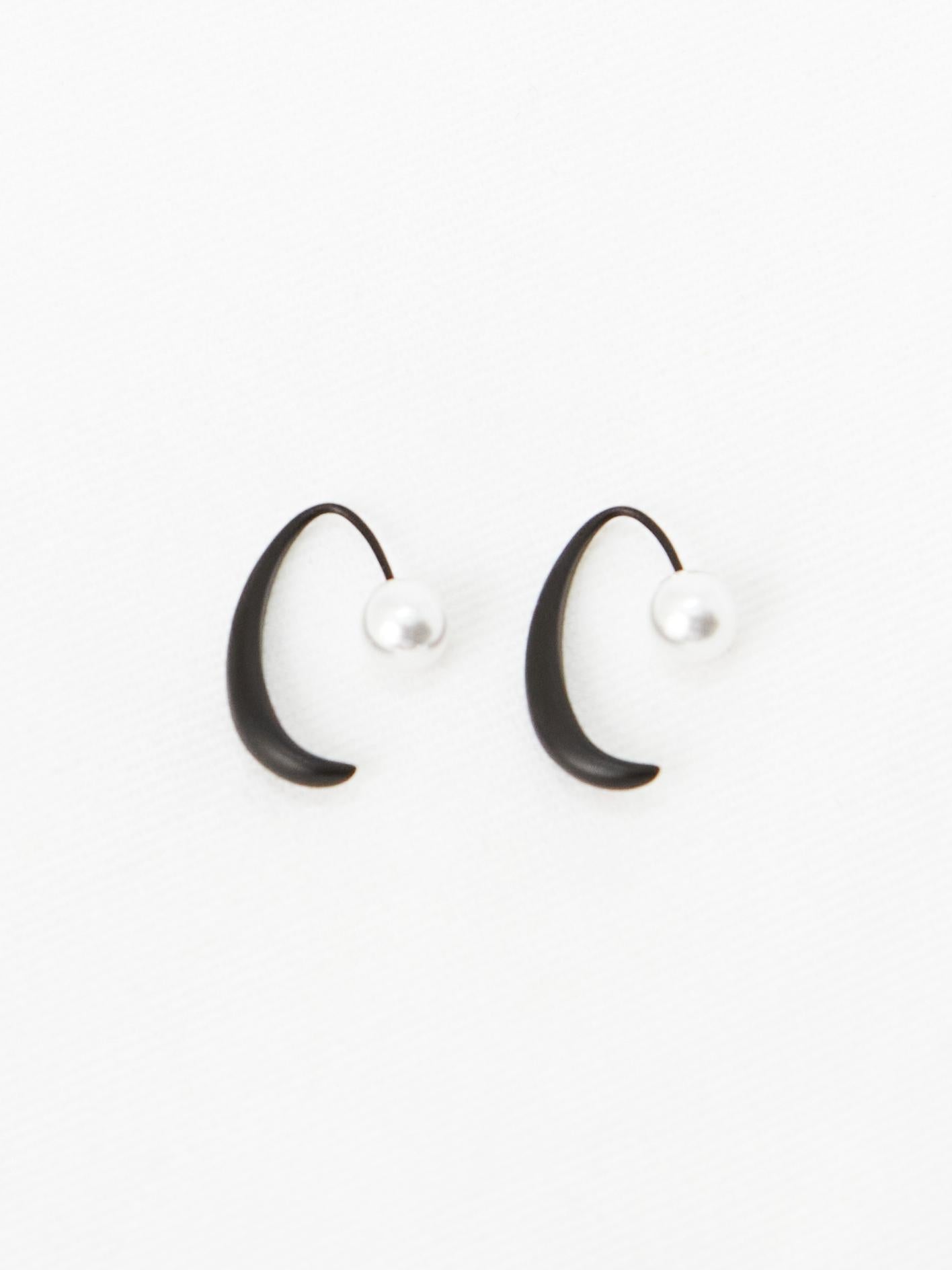 Hook Pearl Earring